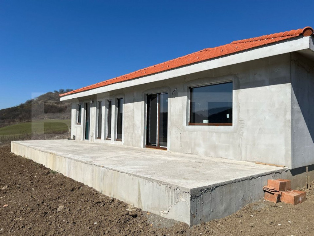 „Casă în stil mediteranean de vânzare în Livezeni –