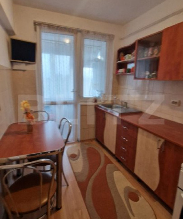 Apartament cu 2 camere, 48 mp, decomandat, cu centrala, zona