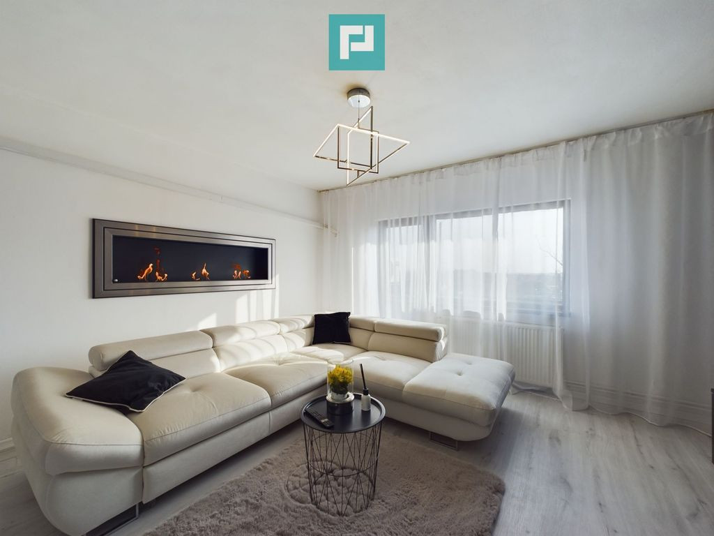 Apartament 4 camere, Podgoria