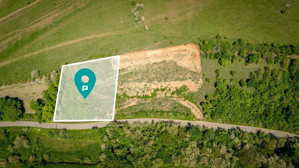 Teren extravilan în vecinătatea Mănăstirii Feredeu