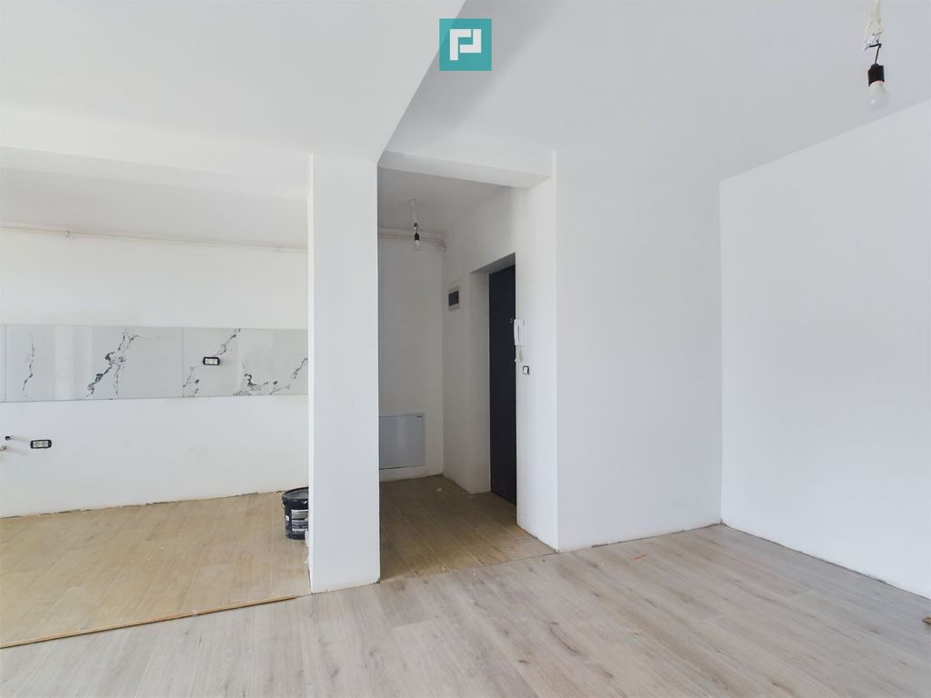 Apartament cu 3 camere, zona Torontalului