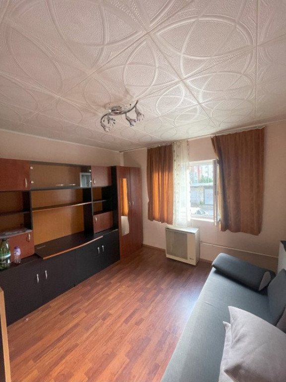 Apartament de 4 camere, 80 mp, parter, zona paltinisului