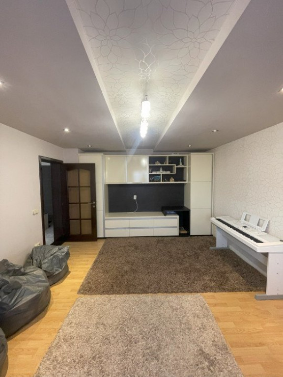 Apartament 3 camere – zona liniștită, aproape de Faculta