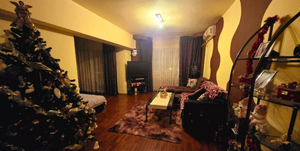 Apartament de 4 camere transformat in 3 Dristor