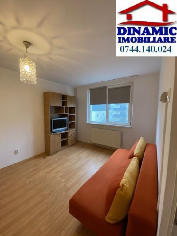 Apartament 2 camere, etaj 3, central, 300 Eur/lunar.