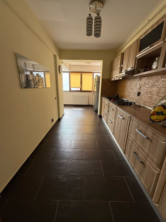 Metrou Berceni - 3 camere cu parcare