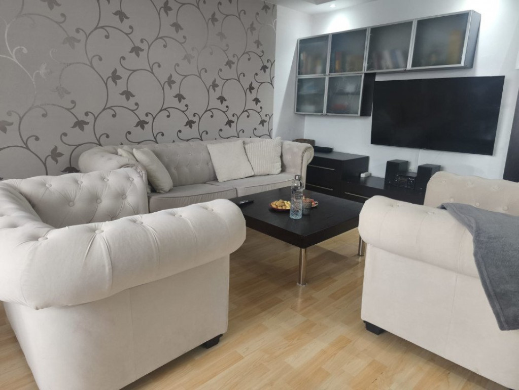Apartament 4 camere, etaj 2, 97mp, zona Hurmuzachi, Radauti