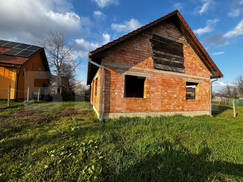 Teren cu o constructie inceputa, 1500 mp, zona Păulești