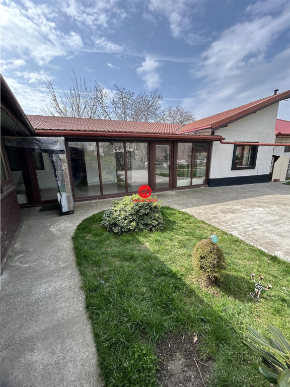 Casa la sol din BCA cu 3 camere, 4 bai, teren 555 mp, Eforie