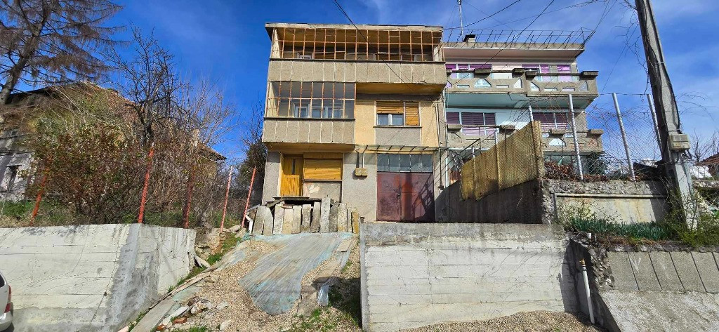 Casa de vanzare, zona str.Ecaterina Teodoroiu/Dealurile Oradiei