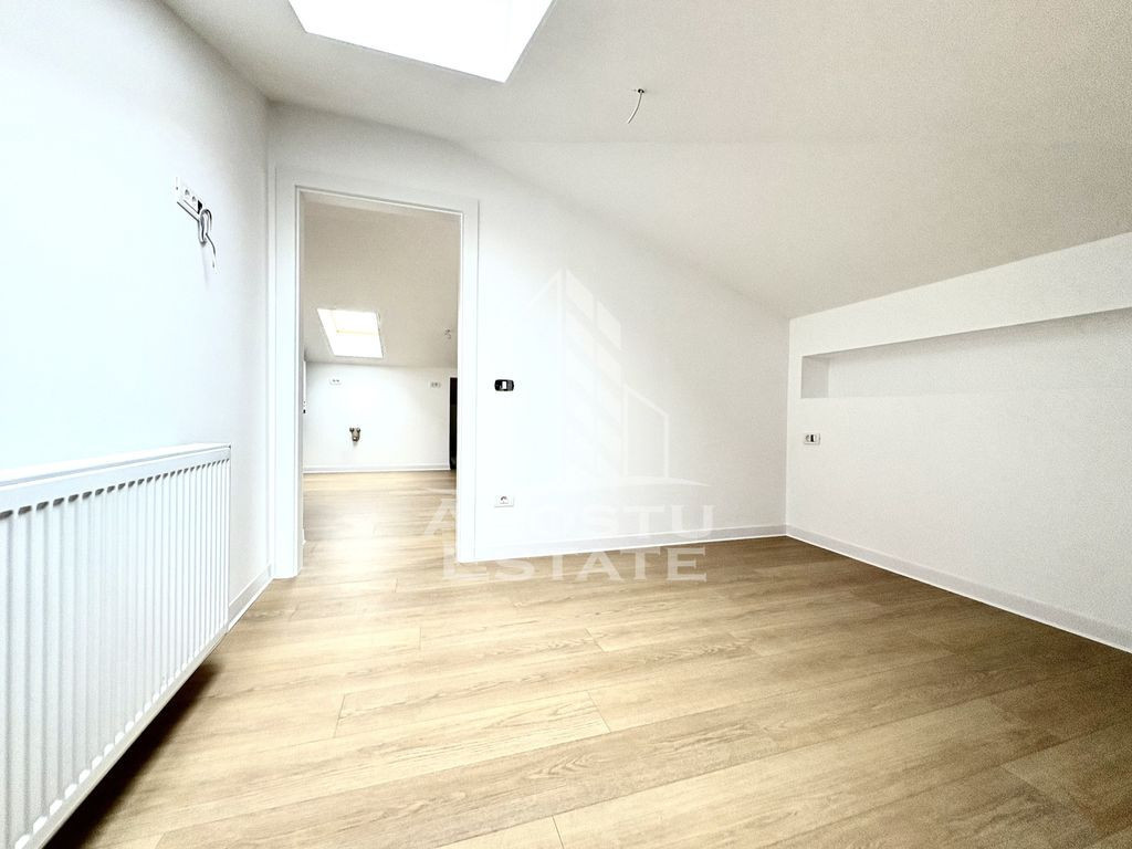 Apartament cu 2 camere la mansarda aproape de asfalt in M...