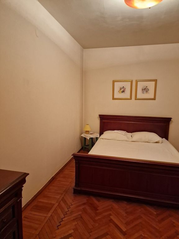 Zona Piata Unirii Centrul Vechi apart 3 camere etaj 2 ide...