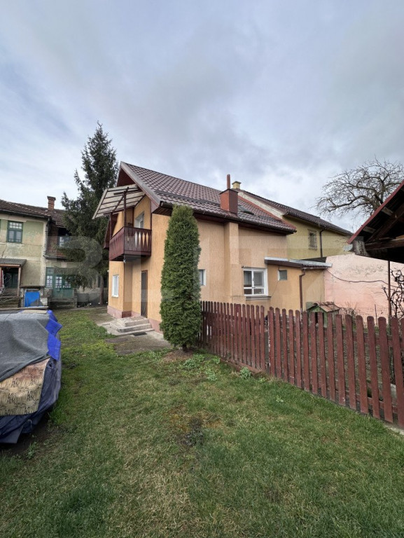 Casă de vânzare 3 camere 95 mp, gradină 519 mp, zona cent