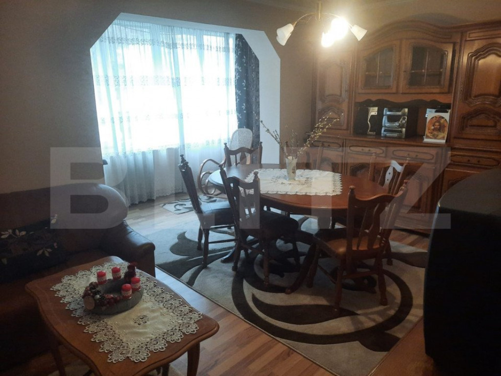 Apartament cu 3 camere, 70 mp, zona Dambu