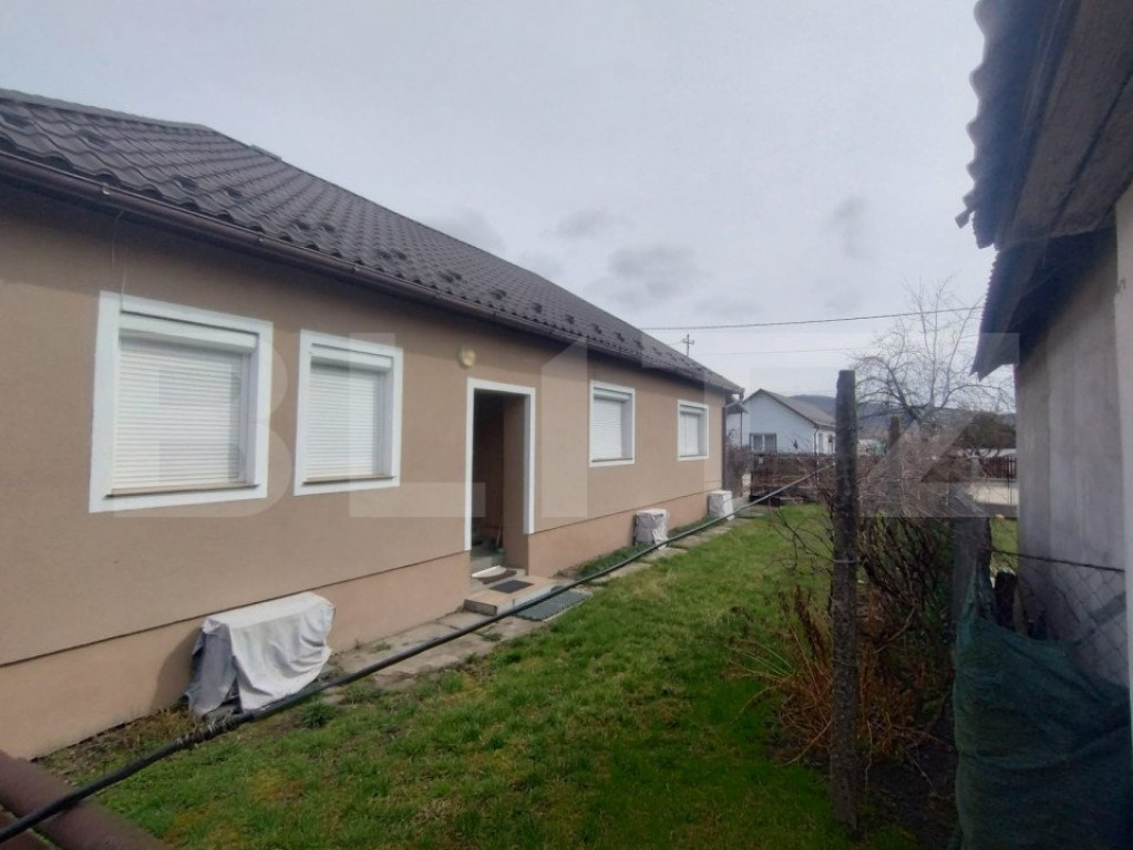 Casa 3 camere,120mp utili,1300 mp de teren intravilan,zona S