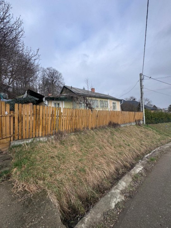 Casa renovabila, teren 500mp, Siret