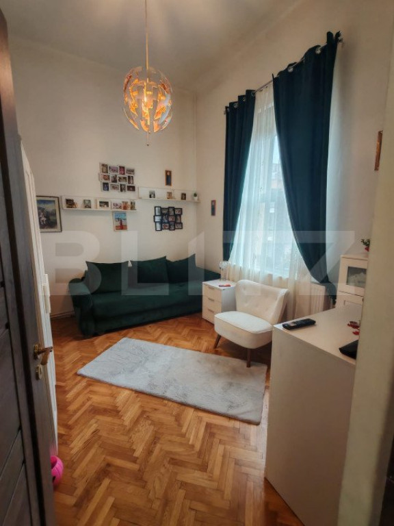 Apartament cu 3 camere, curte comuna de 284 mp, locație exc