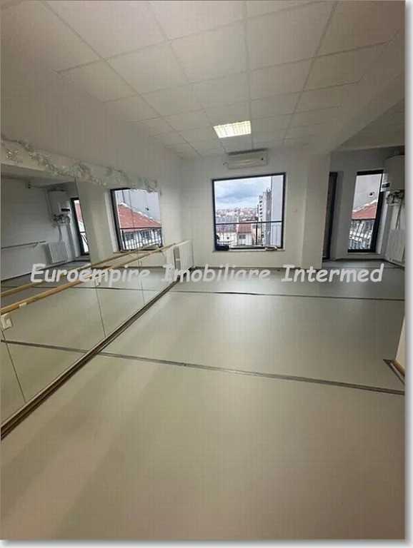 De inchiriat spatiu comercial zona Delfinariu