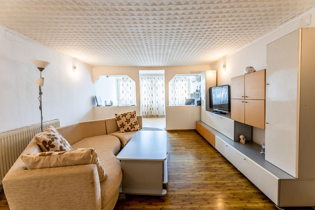 Casă de închiriat în centrul orașului.