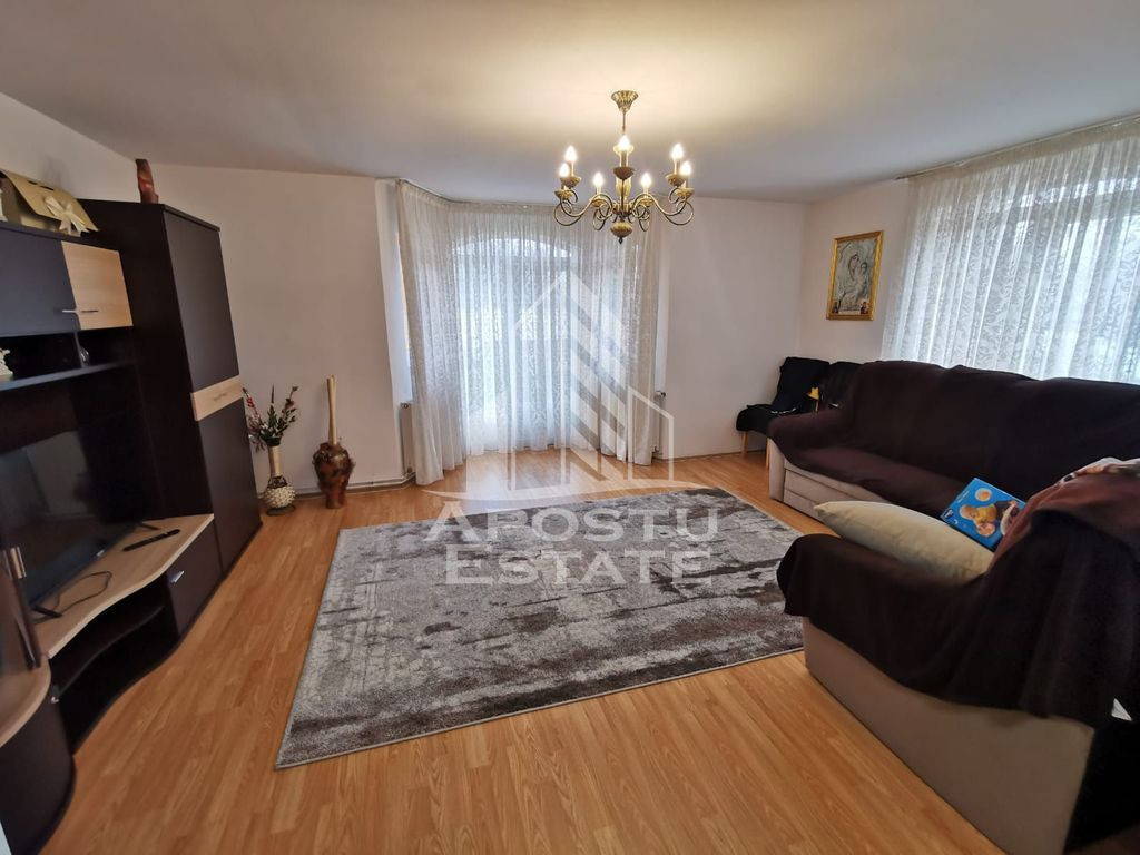 Casa individuala cu 4 camere,garaj si teren generos,Sanmi...