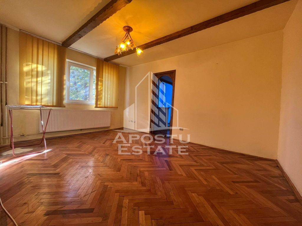 Apartament cu 2 camere, semidecomandat, etaj intemediar, ...