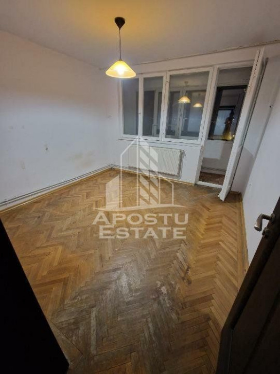Apartament cu 3 camere,decomandat,mobilat si utilat, Spit...