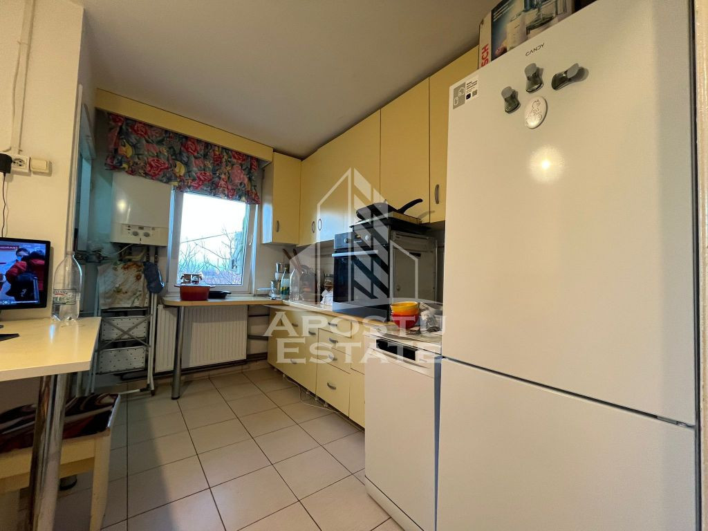 Apartament cu 3 camere, decomandat, 2 bai, 2 balcoane,zon...