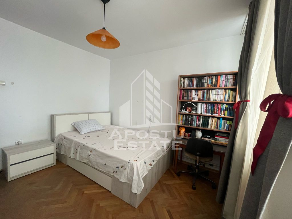 Apartament cu 3 camere,decomandat,mobilat si utilat, Spit...