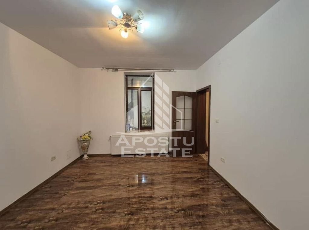 Apartament cu 2 camere la curte comuna, centrala termica,...