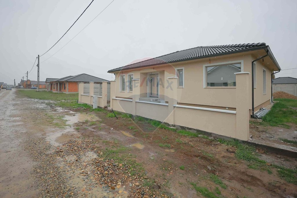 Casă Nouă de Vânzare cu 3 dormitoare, Sântandrei, str...