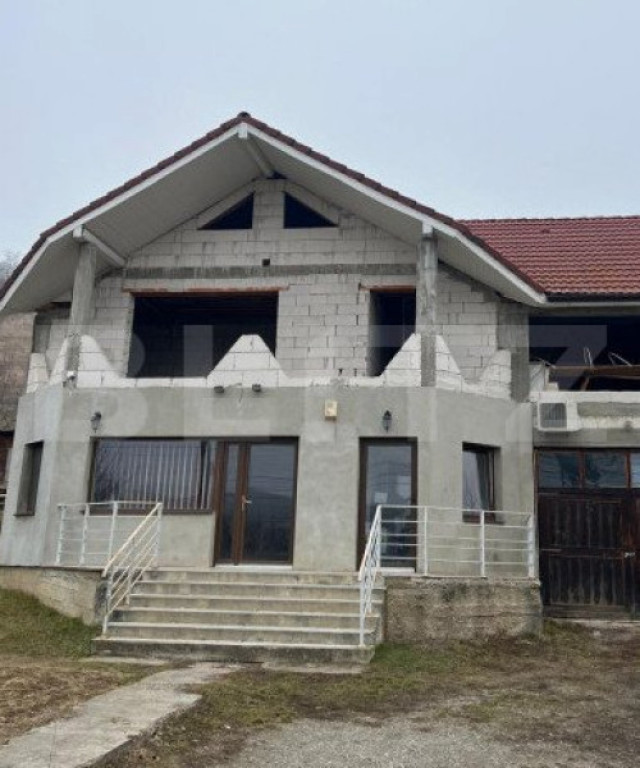 Casa de vanzare sau schimb, 240 mp utili, 700 mp teren, zona