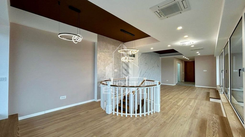 Penthouse exclusivist pe 2 nivele, cu 4 camere, zona Take...