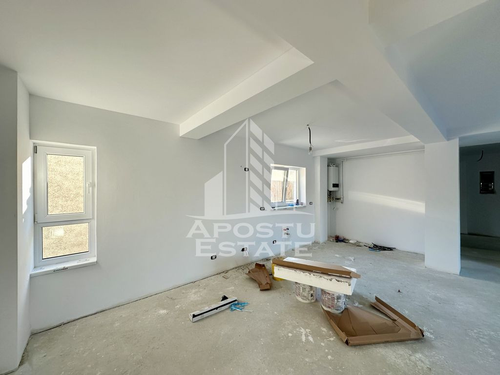 Apartament cu 3 camere, 90 mp utili, etajul intai, zona M...