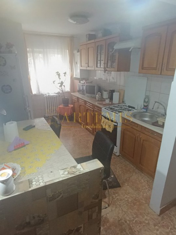 Apartament de 2 camere, decomandat, 45 mp., zona Garii