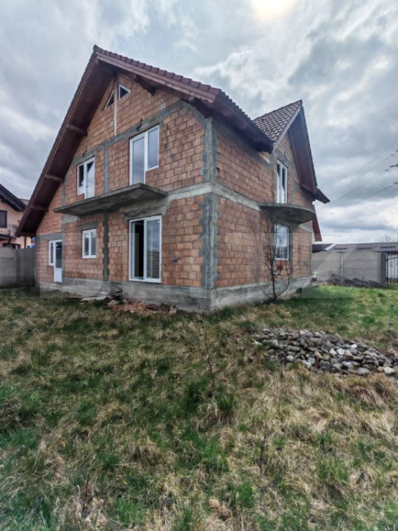 Casa la rosu de vanzare in Vulcan - Brasov