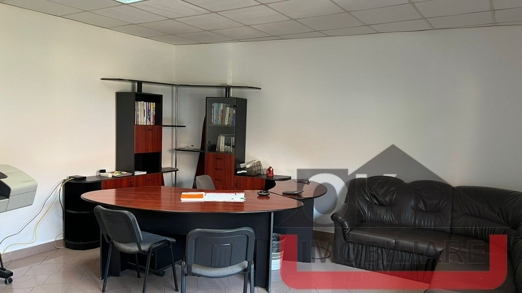 Spatiu birou si apartament la casa zona centrala