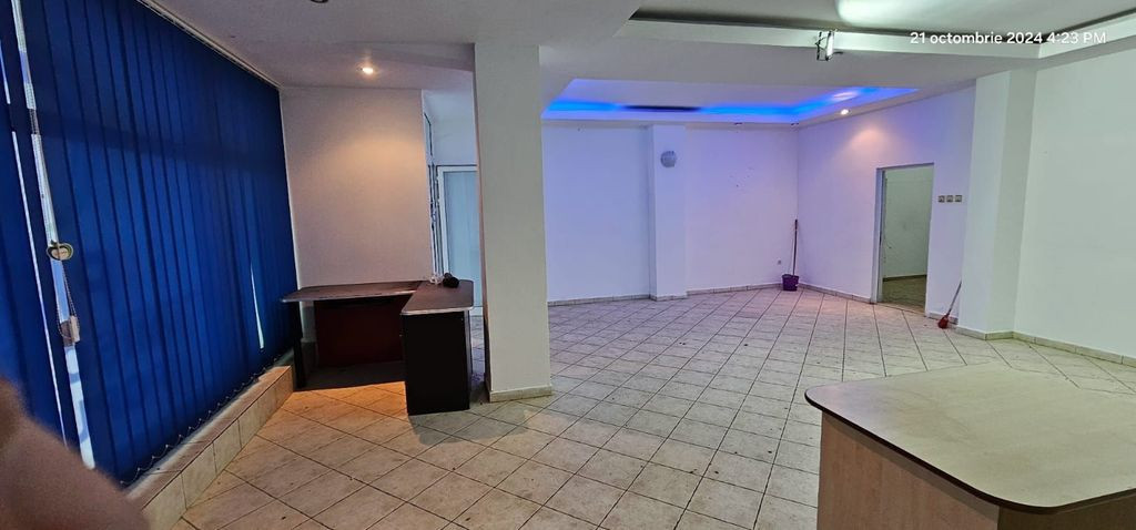 Spatiu comercial stradal - pretabil orice activitate - IC...