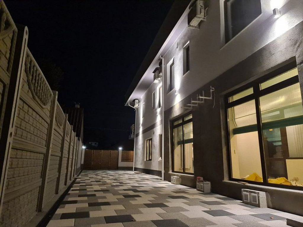 Vila P+1E, 7 camere, curte amenajata - zona Mall, George ...