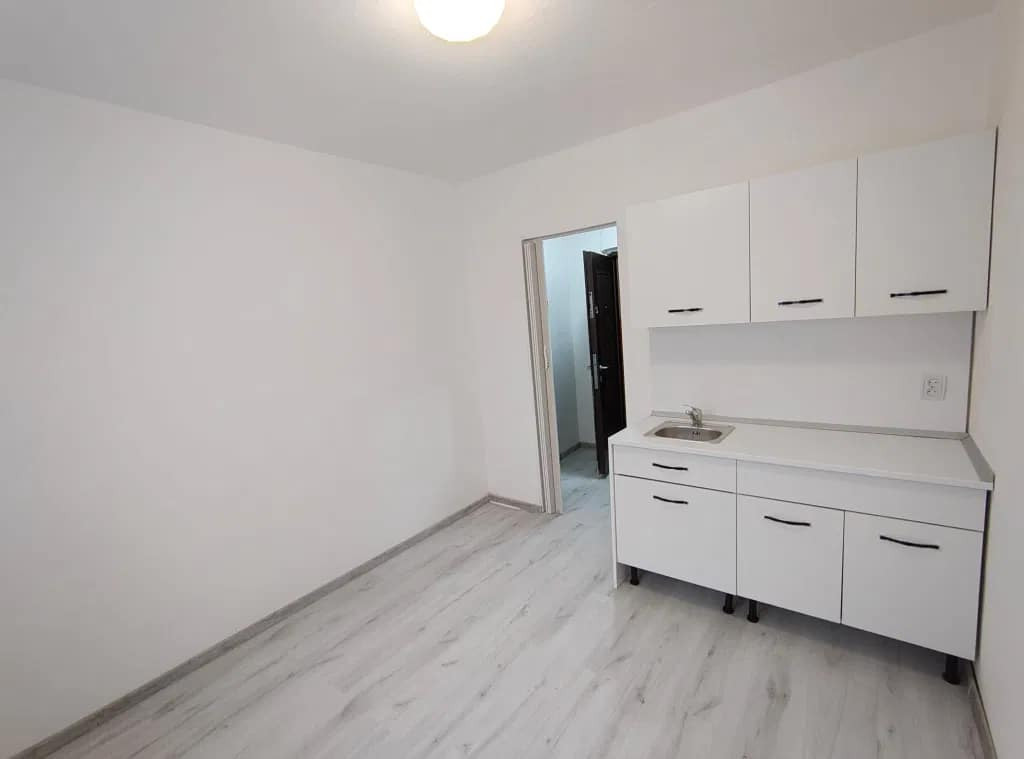 Camera de camin - zona Vlahuta etaj 1 din 4