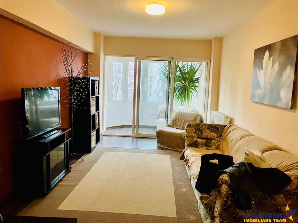 Cu 90 mp, trei camere, decomandat, Centrul Civic, Brasov