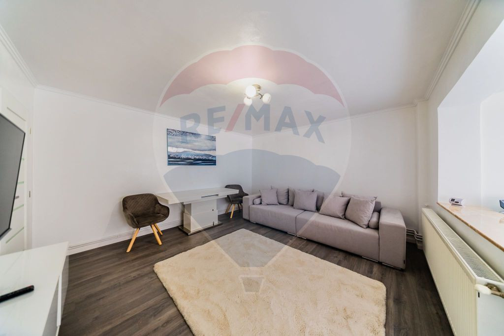 Apartament 3 camere cu terasă și parcare de închiriat ...