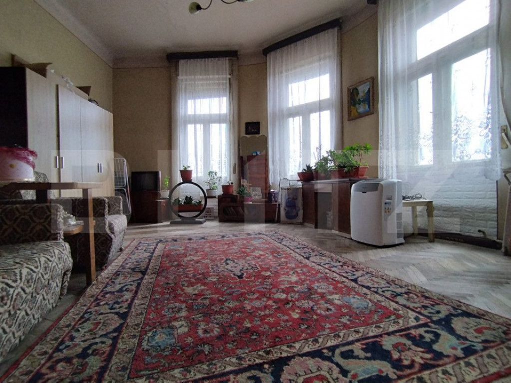 Cladire istorica, 5 camere, 191 mp, balcon si terasa, zona P