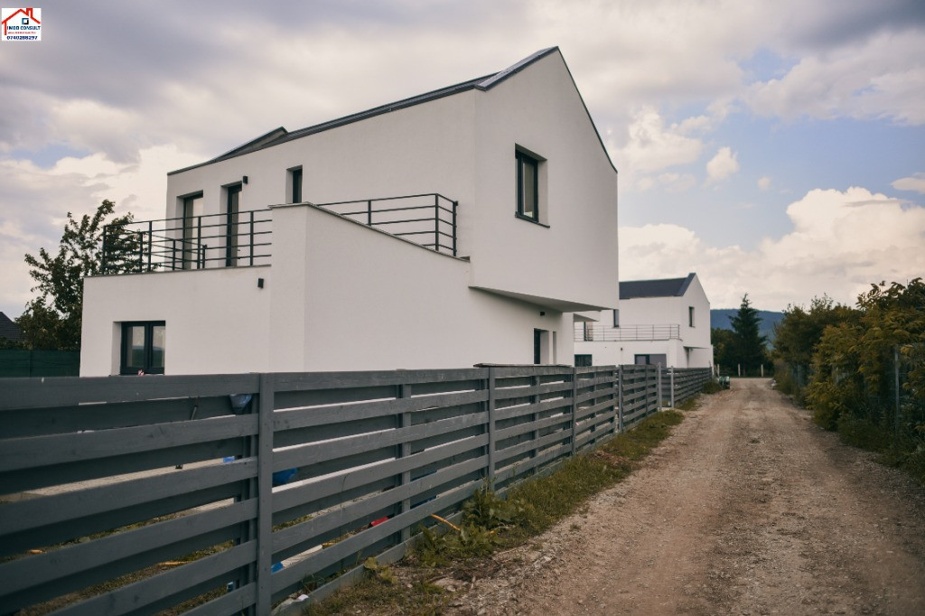 Vila la CHEIE, moderna, cod CE 404