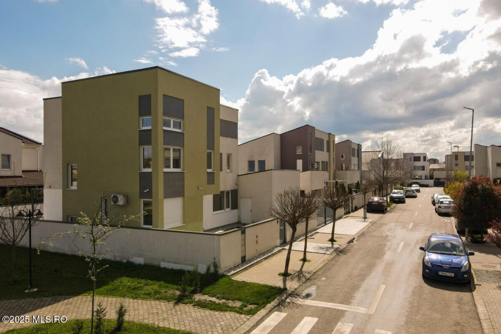 Dumbravita - British School - Vila 5 camere, 3 bai, garaj, lot 500 mp!