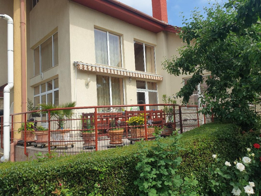 Vila 2001 , D+P+E , sc 480 mp , 1200 teren , gaz , piscina