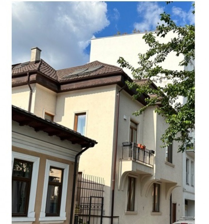 Zona Stefan cel Mare, Vila D+P+E+M, suprafata 440 mp..