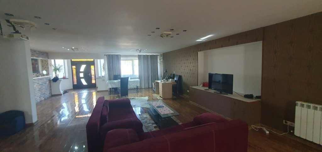 Valu Lui Traian/zona, langa conac