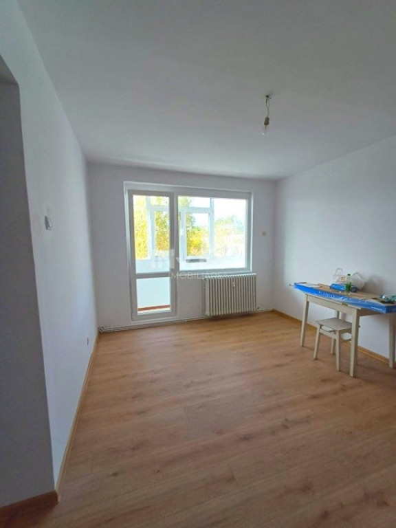 Apartament 3 camere - Podu Roș, Splai Bahlui - 76.500 euro