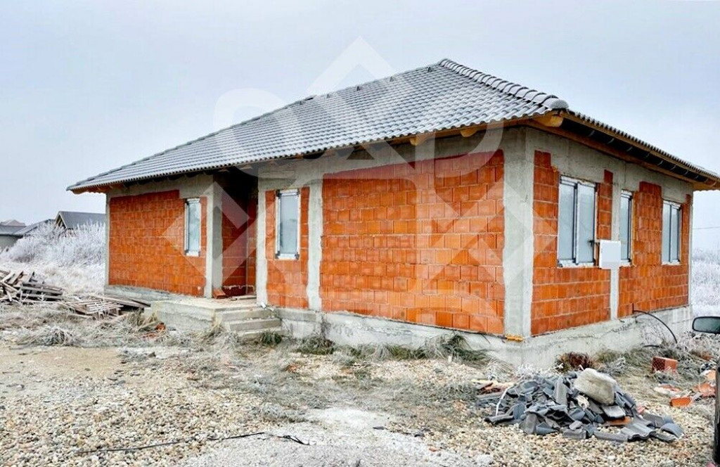 Casa pe nivel si teren 511 mp in Sanmartin