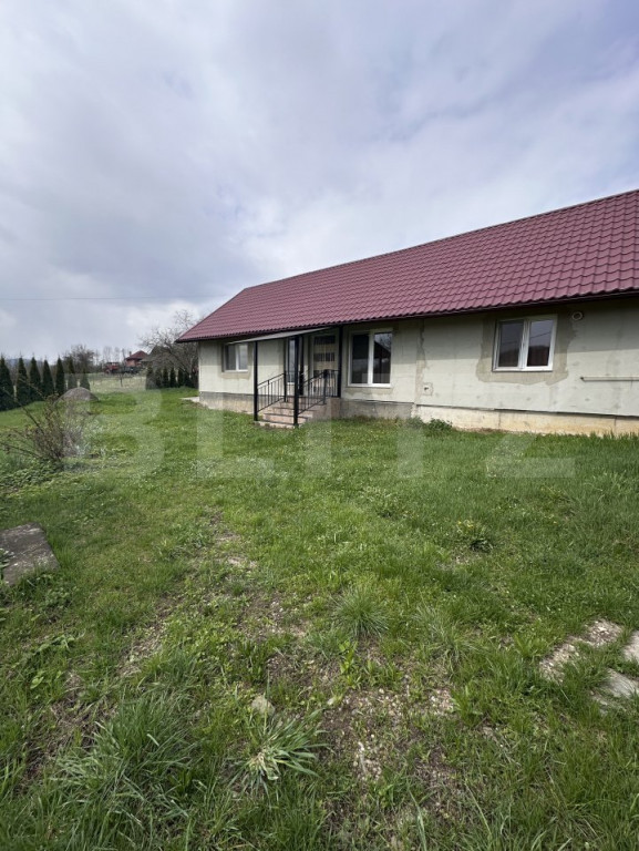 Casă de vanzare, 4 camere, 95 mp, panouri solare,teren 500